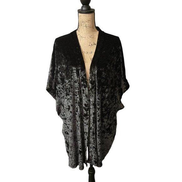 Victoria’s Secret Crushed Velvet Kimono - Picture 1 of 8